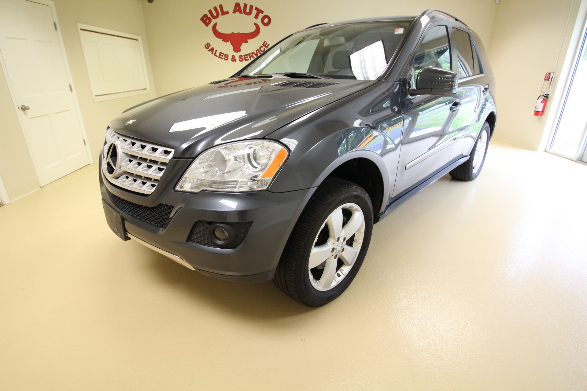 Used 2011 Mercedes-Benz M-Class ML350 4MATIC for sale $17,990 at AAN Master 2027 in Gurnee IL 60031 1