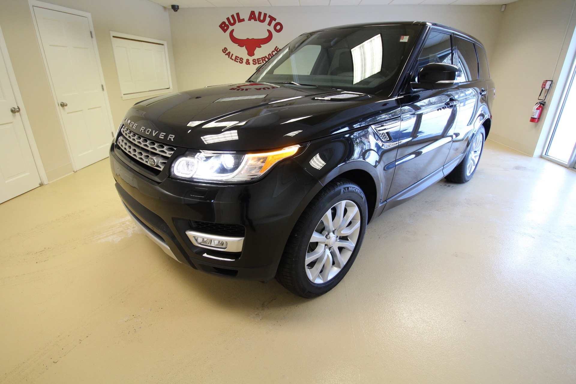 Used 2014 Land Rover Range Rover Sport HSE for sale $39,990 at AAN Master 2027 in Gurnee IL 60031 1
