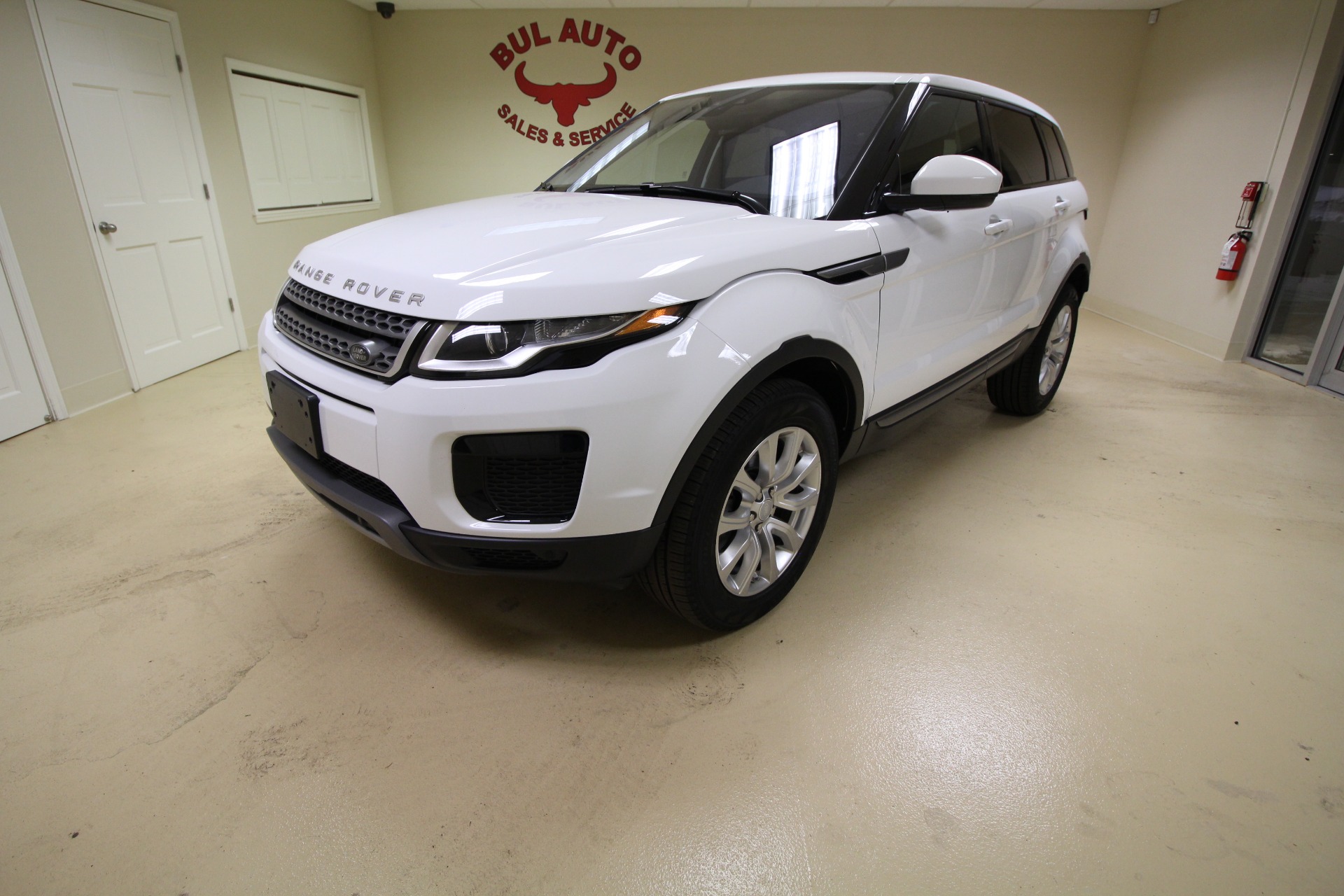 Used 2018 Land Rover Range Rover Evoque SE for sale $34,990 at AAN Master 2027 in Gurnee IL 60031 1