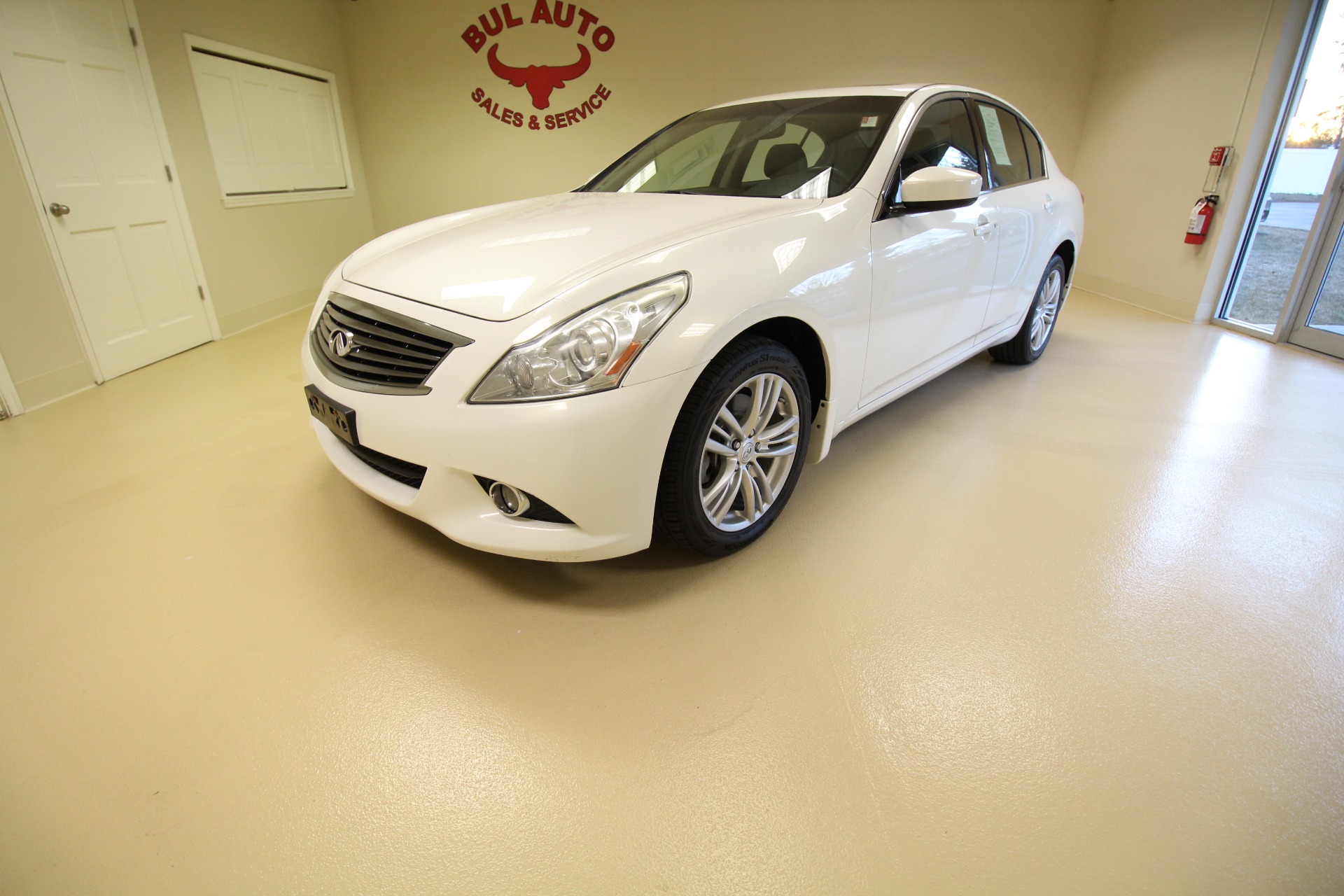 Used 2011 Infiniti G Sedan G37x AWD for sale $14,990 at AAN Master 2027 in Gurnee IL 60031 1